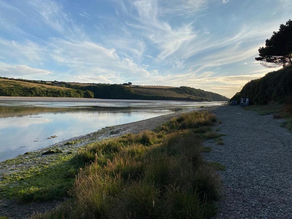 Apartment Chatsworth Riverscape: Peaceful Gannel Views Near Newquay Beaches
